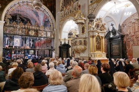 Potrzebujemy Ciebie, Maryjo…